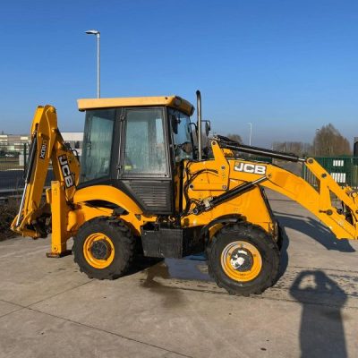 Tractopelle JCB 2CX-engin-tp-a-vendre-d'occasion